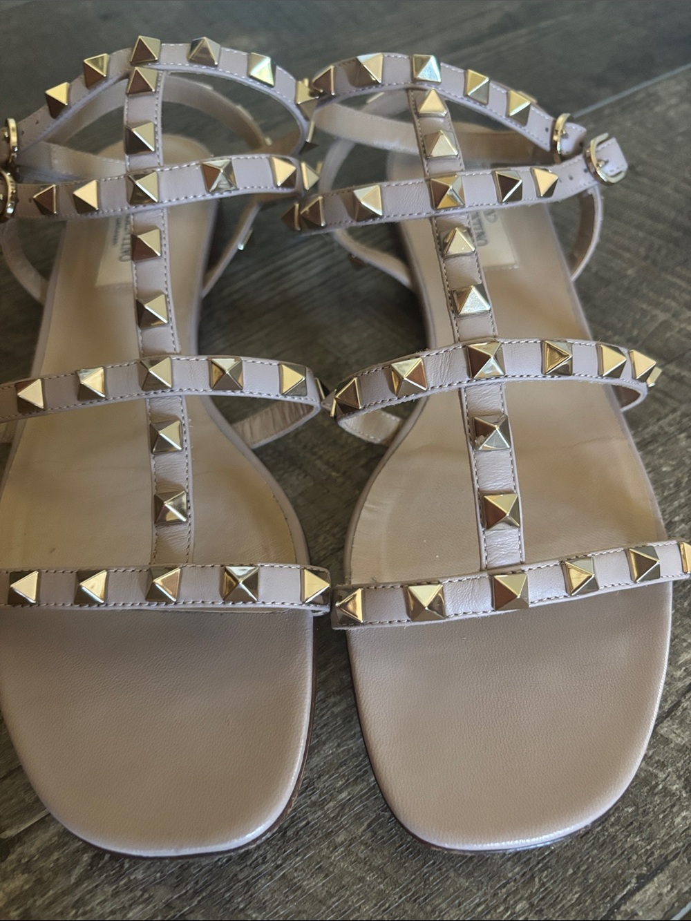 Valentino Garavani Rockstud Flat Calfskin Sandal With Straps size 38 - Picture 16 of 17